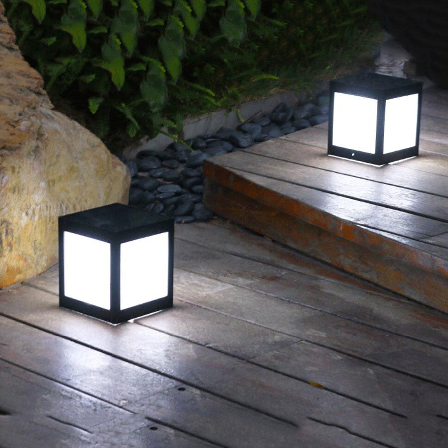 Solar garden lights